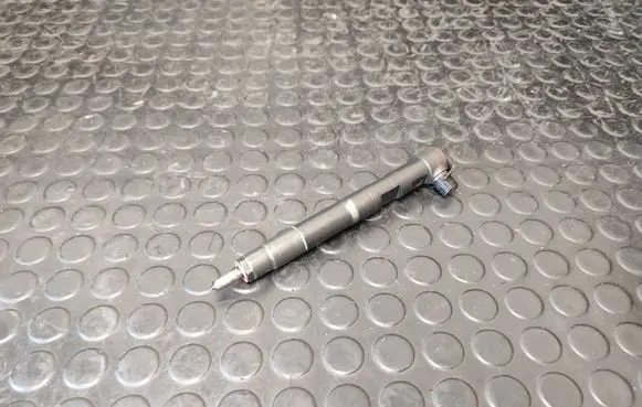 Mercedes-Benz CLA C117 X117 W117 Fuel injector A6510701387