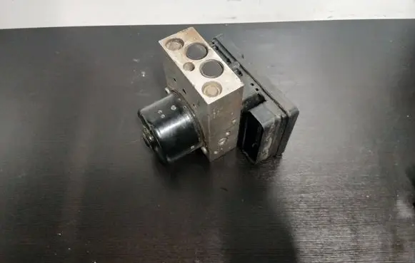 Volvo S60 ABS Pump 30643982 5WK84034 10092504053