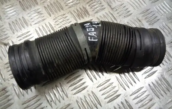 Skoda Fabia Mk1 (6Y) Air intake hose/pipe