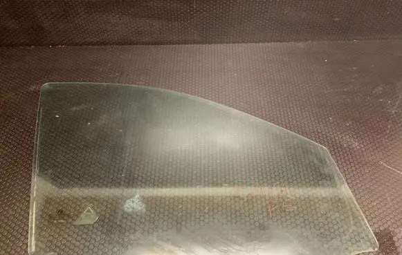 Hyundai Santa Fe Front door window glass four-door 43R000382 DOT748WS2M352