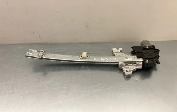 Hyundai Kona II Front door manual window regulator 82402BE010