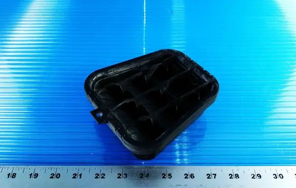 Audi A4 S4 B7 8E 8H Quarter panel pressure vent 4B0819181B
