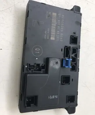 Mercedes-Benz E W211 Door control unit/module 2118208185