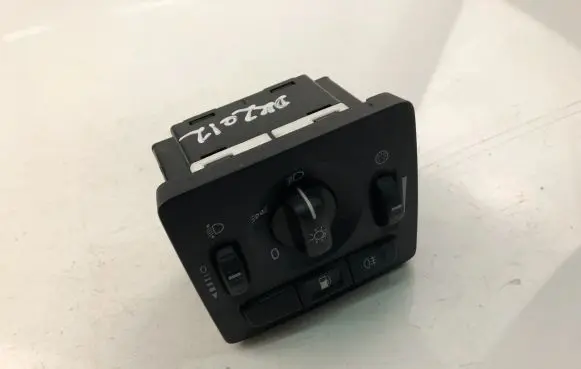 Volvo V50 Light switch 30739298