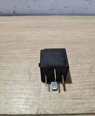 Volkswagen Golf VI Other relay 4h0951253a