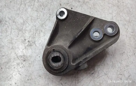 Opel Insignia B Gearbox mounting bracket 22937314