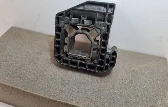 BMW X5 G05 Radiator mount bracket 8642753