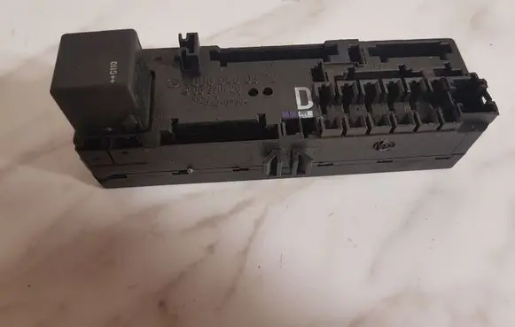 Mercedes-Benz E W210 Fuse module A0005400372