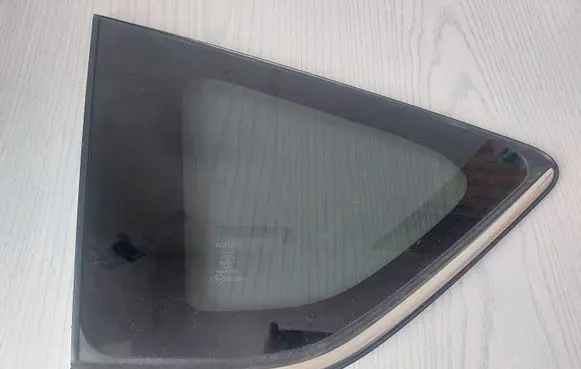 Toyota RAV 4 (XA40) Rear side window 43R005844