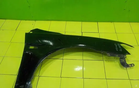 Mitsubishi Lancer VIII Fender PRZOD