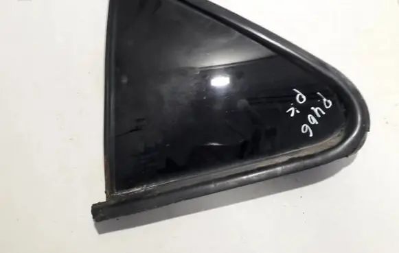 Peugeot 406 Front door vent window glass four-door 