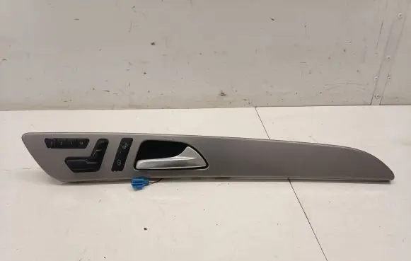Mercedes-Benz ML W166 Front door seat control surround trim A1669054000