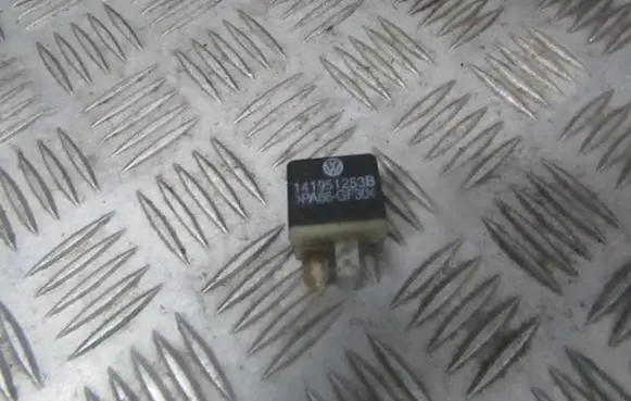 Volkswagen Golf IV Other relay 141951253b