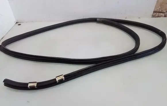 Toyota Corolla Verso E121 Rubber seal front door (on door) 