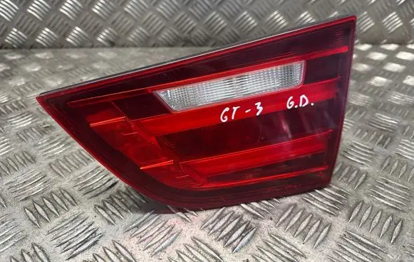 Tailgate rear/tail lights