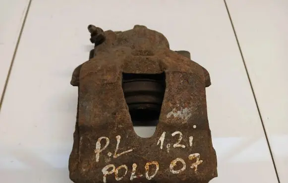 Volkswagen Polo IV 9N3 Front brake caliper