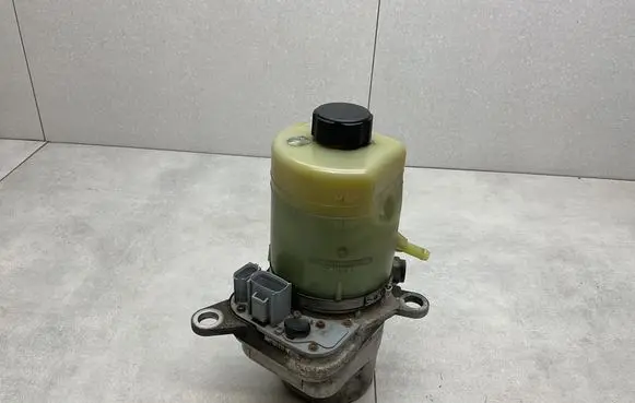Ford Kuga I Power steering pump 4M513K514DC
