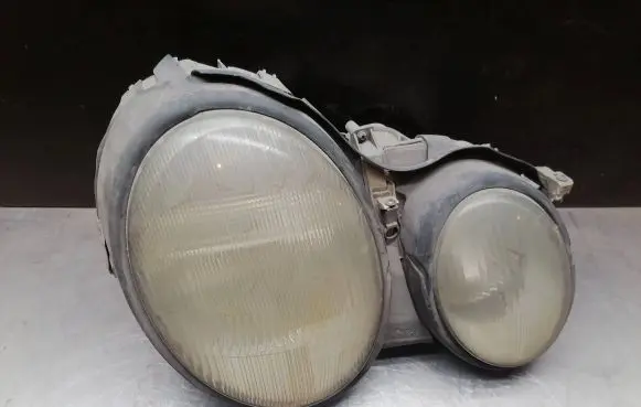 Mercedes-Benz CLK A208 C208 Headlight/headlamp 147552