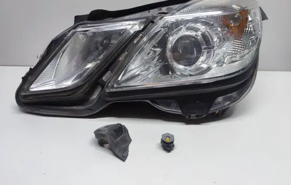 Mercedes-Benz E W212 Headlight/headlamp A2128208161KZ