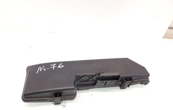 Volvo V70 Fuse box cover 9494211