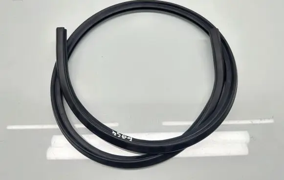 Volvo XC60 Engine compartment rubber 