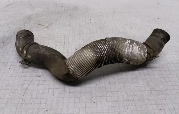 Volkswagen PASSAT B6 Engine coolant pipe/hose
