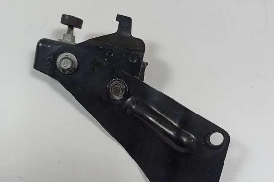 Chevrolet Corvette C5 Front splash guards bracket 7923132