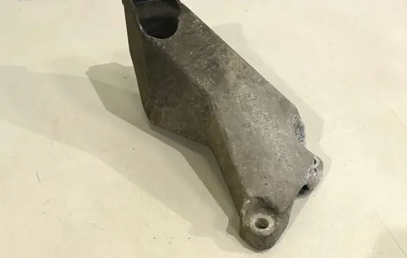 Audi A4 S4 B6 8E 8H Engine mounting bracket 8E0199307A