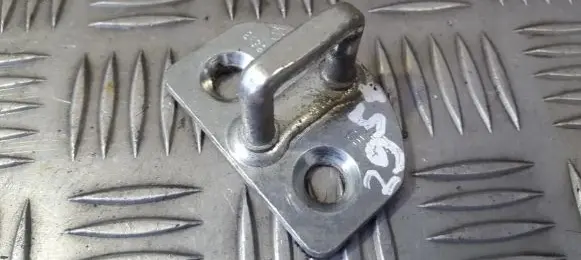 Hyundai Lantra II Front door lock loop/hook striker 219250C 05101