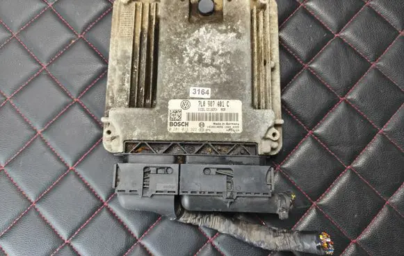 Volkswagen Touareg I Engine control unit/module 7L0907401C 1039S14658 0281013322