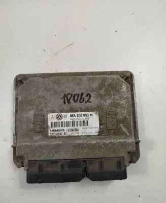 Volkswagen Golf IV Engine control unit/module 06A906033M 5WP4003702