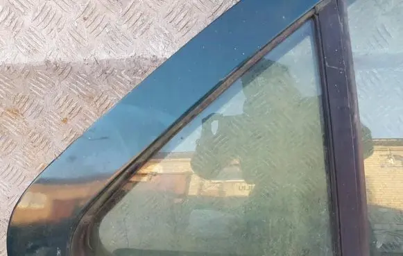 Peugeot 406 Rear vent window glass 