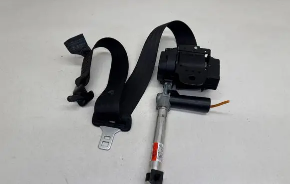 Volvo V70 Rear seatbelt 30738958