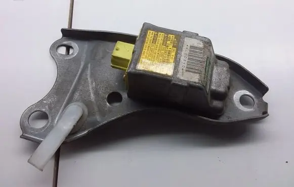 Toyota Avensis Verso Airbag deployment crash/impact sensor 8983044010