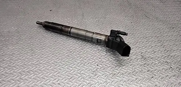 Volkswagen Touareg I Fuel injector 059130277S 0445115024