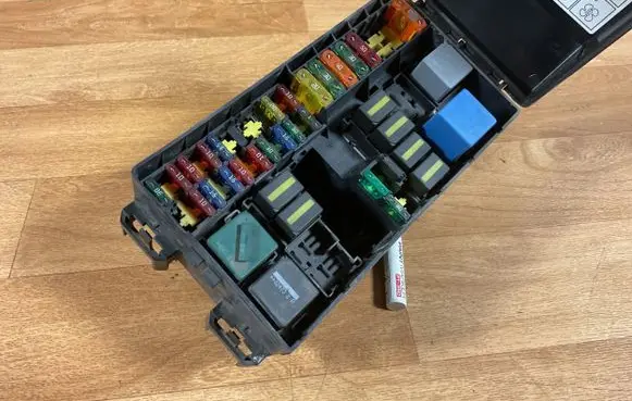 Ford Focus Fuse box set 98AG14A142AD