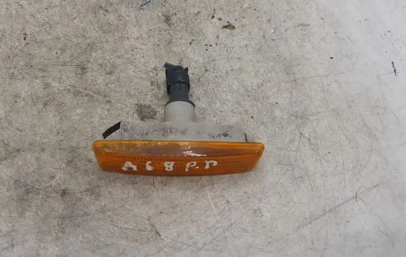 BMW 5 E39 Front fender indicator light 8360589