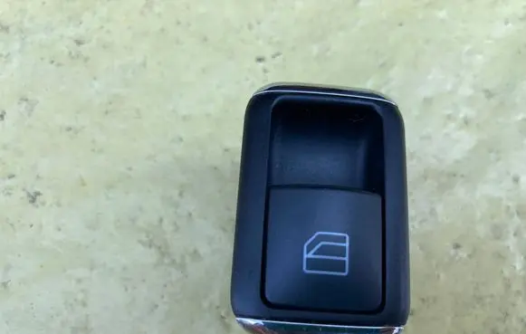 Mercedes-Benz C AMG W204 Electric window control switch A2048707358