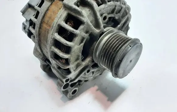 Volkswagen Sharan Generator/alternator F00M580151