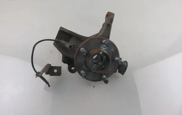 Front wheel hub spindle knuckle