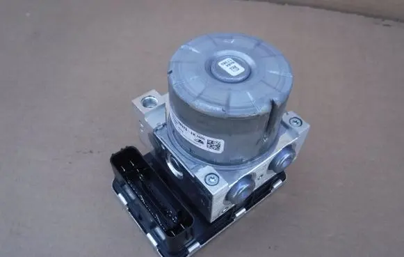 Ford Focus ABS Pump JX612B373EK