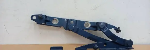 Jaguar XK8 - XKR Tailgate/trunk/boot hinge