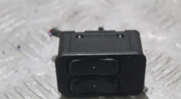 Opel Zafira A Electric window control switch 90561088
