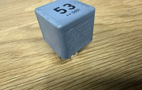 Volkswagen PASSAT B6 Other relay 141951253B