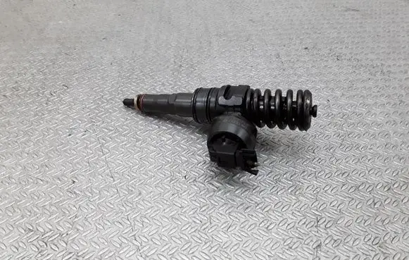 Volkswagen Golf IV Fuel injector 038130073AQ