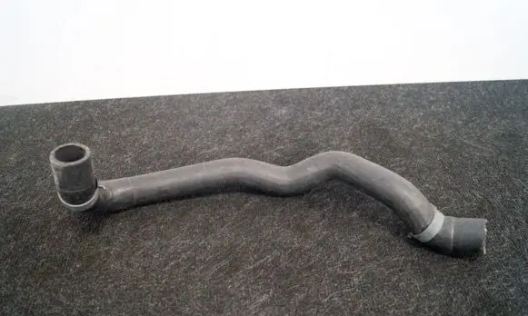 Engine coolant pipe/hose