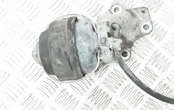 Volvo XC90 Engine mount bracket 30680751