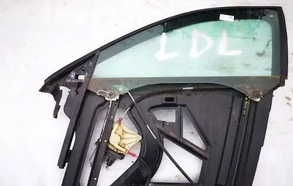 Audi A3 S3 8L Front door window/glass frame 8L4837753