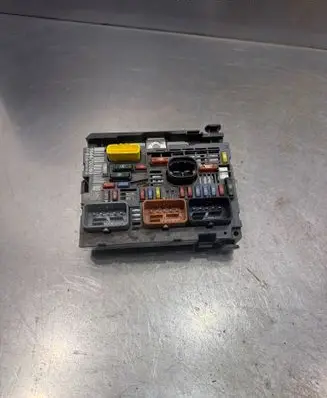 Peugeot Partner Fuse module 9666700380