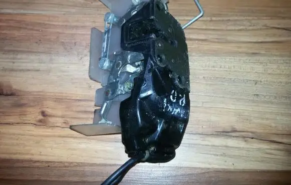 Toyota Camry Front door lock